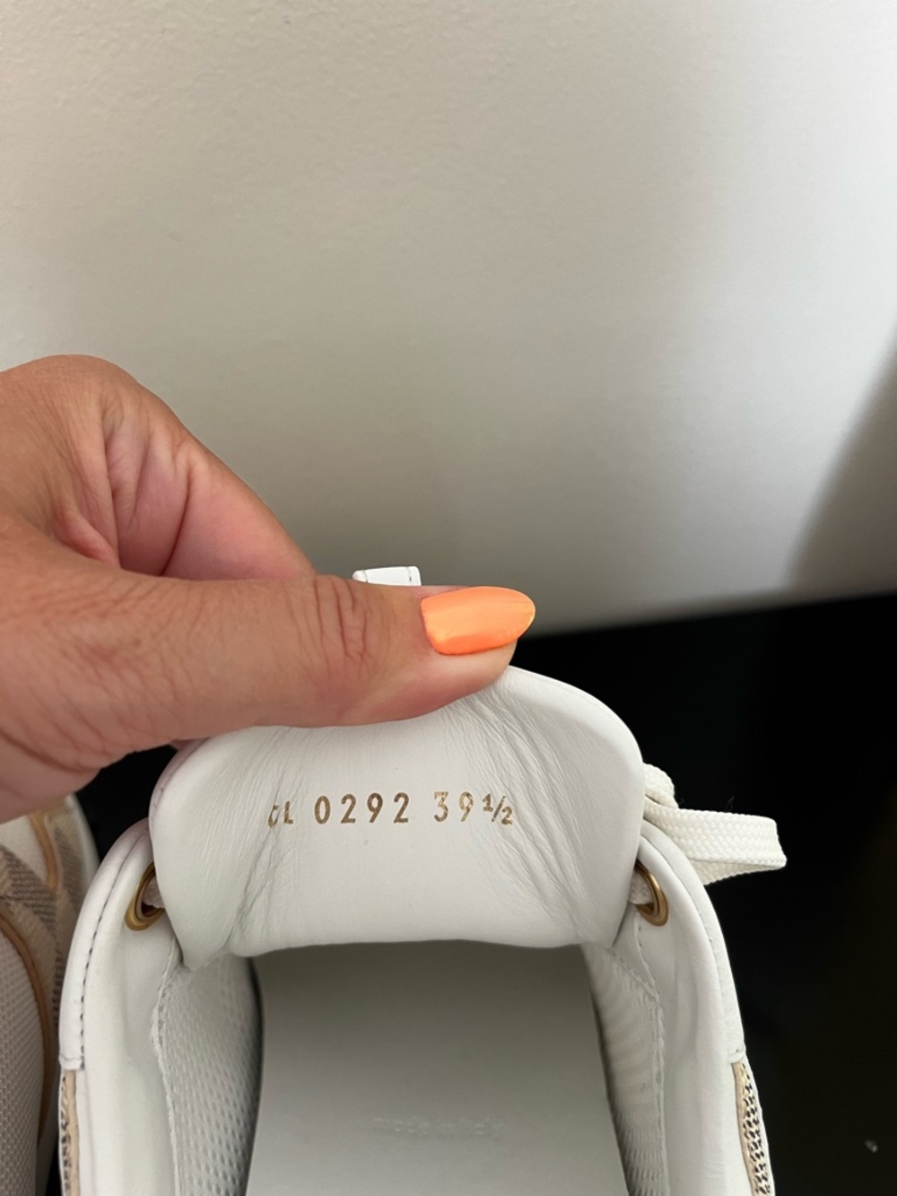 Louis Vuitton sz 39.5 new sneakers - Picture 4 of 7